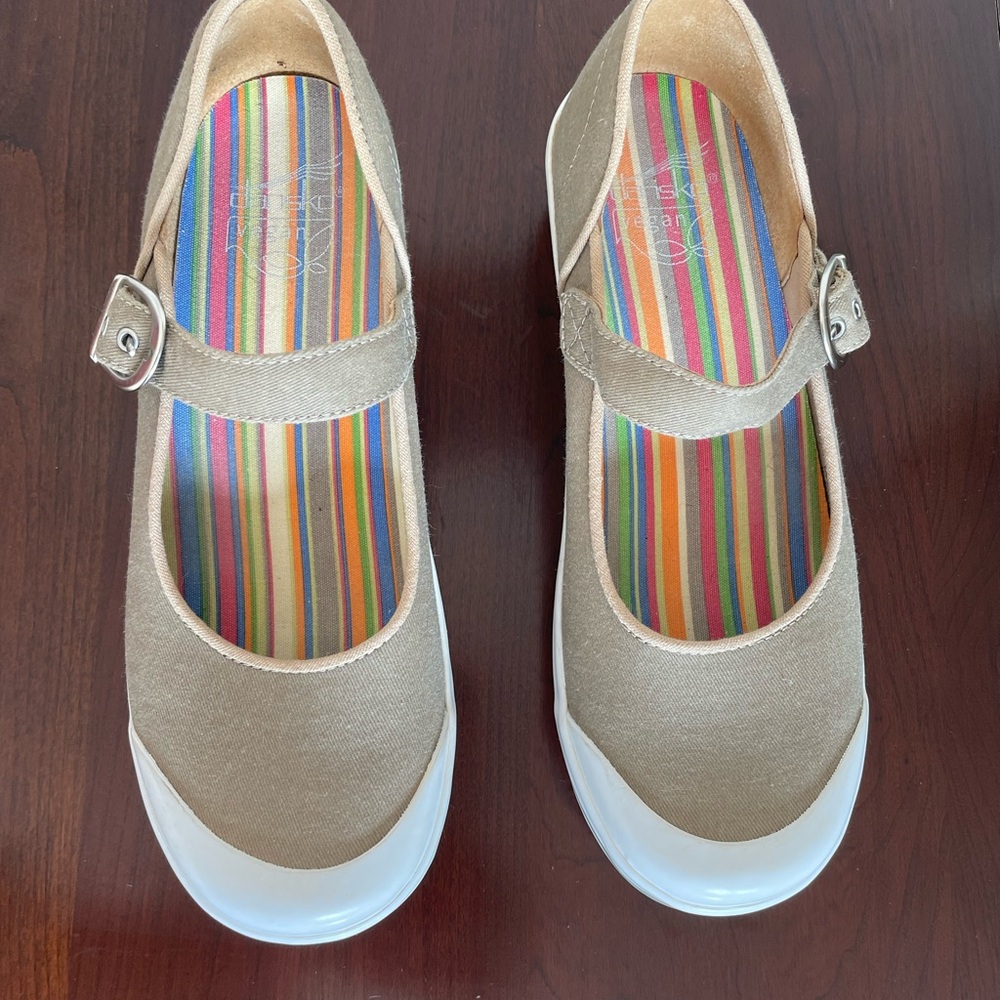 Women’s Dansko, Vegan, size 38/7 1/2 US. Comfortable for every day wear.